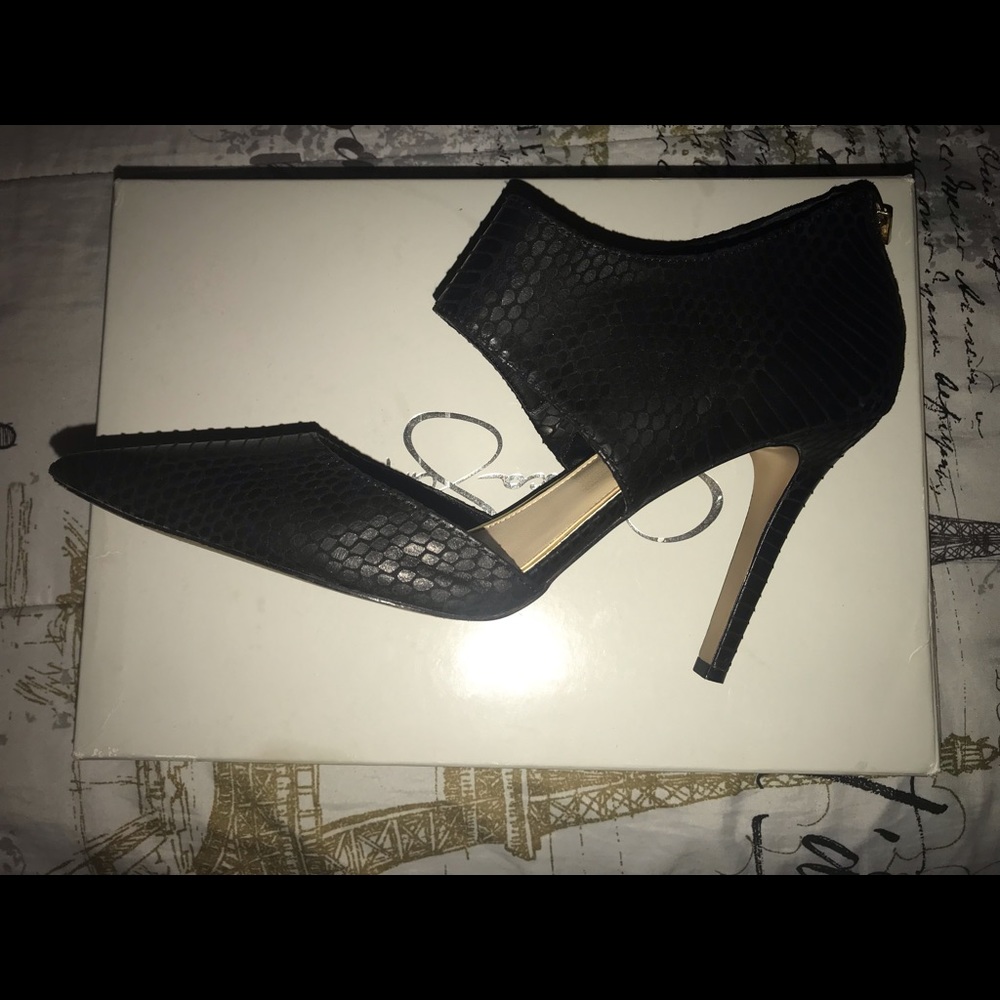 Pumps/Heels - Picture 4 of 5